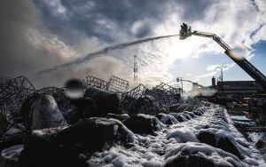 Walka z ogniem strażaków na składowisku odpadów w Siemianowicach Śląskich (4)
