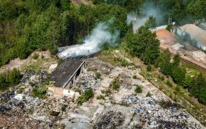 Pożar składowiska odpadów w Świętochłowicach. Dym widać było z daleka (9)
