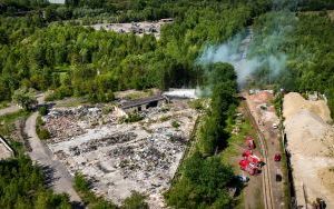 Pożar składowiska odpadów w Świętochłowicach. Dym widać było z daleka (7)