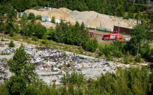 Pożar składowiska odpadów w Świętochłowicach. Dym widać było z daleka (4)