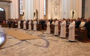 Święcenia kapłańskie w katowickiej Archikatedrze  (1)