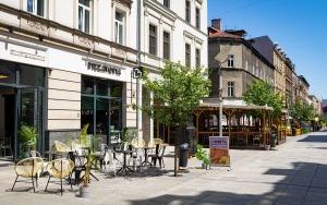 Ogródki przed restauracjami w centrum Katowic (2024) (13)