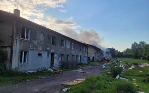 Pożar pustostanu w katowickim Wełnowcu (4)