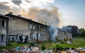 Pożar pustostanu w katowickim Wełnowcu (9)