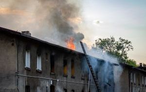 Pożar pustostanu w katowickim Wełnowcu (10)