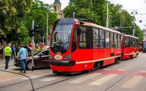 Kolizja tramwaju i samochodu na ul. Warszawskiej w Katowicach (03.06.2024) (2)