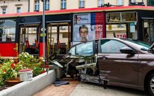 Kolizja tramwaju i samochodu na ul. Warszawskiej w Katowicach (03.06.2024) (4)