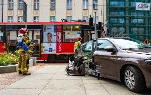 Kolizja tramwaju i samochodu na ul. Warszawskiej w Katowicach (03.06.2024) (10)