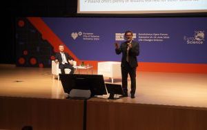 Wykład dr Marcina Piątkowskiego, ekonomisty Banku Światowego w czasie ESOF 2024 (5)