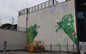 Na ścianie dworca PKP w Katowicach powstaje mural. Będzie gotowy 28 maja (1)