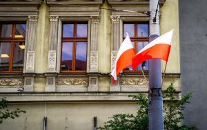 Katowice przystrojone biało-czerwonymi flagami (10)