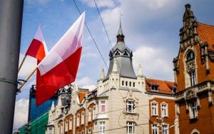 Katowice przystrojone biało-czerwonymi flagami (8)