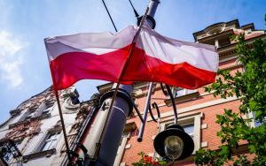 Katowice przystrojone biało-czerwonymi flagami (2)