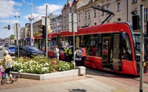 Kolizja samochodu z tramwajem na ul. Warszawskiej (1)