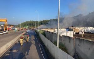 Pożar zbiorników z paliwem w Sławkowie (2)