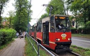 Kolizja tramwaju i osobówki. Kierowca auta uciekł z miejsca wypadku (4)