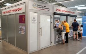 Punkt wydawania paszportów tymczasowych w Katowice Airport (9)