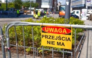 Prace rewitalizacyjne przy torowisku na Rynku w Katowicach (lipiec 2024) (6)