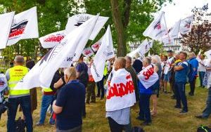 Protest kolejarzy przed siedzibą PKP Cargo w Katowicach (7)