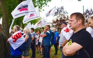 Protest kolejarzy przed siedzibą PKP Cargo w Katowicach (8)