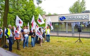 Protest kolejarzy przed siedzibą PKP Cargo w Katowicach (12)