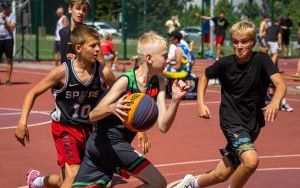 Wakacje na Sportowo - Koszykówka 3x3 w SP27 Katowice (2)