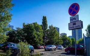 Dziki parking przy ul. Maślińskiego i Górniczej [Lipiec 2024] (7)