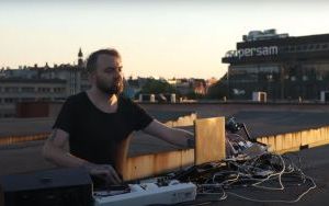 Kadry z filmu Rabbit on the Moon - Live on BWA Katowice roof  (4)