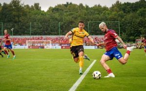 Mecz GKS Katowice - Raków Częstochowa, kibice, prezentacja piłkarek GieKSy [03.08.2024] (8)