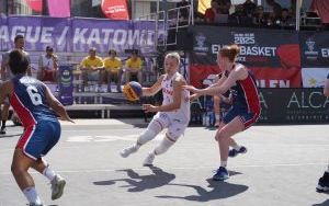 Mecz koszykówki kobiet na katowickim rynku - FIBA 3x3 U23 Nations League 2024 (10)