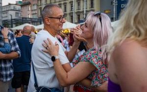 Roztańczony Wyspiański - potańcówka przed Teatrem Śląskim [10.08.2024] (6)