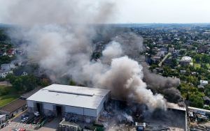 Pożar składowiska makulatury w Tychach [15.08.2024] (1)