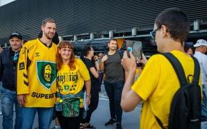 Prezentacja hokejowej i siatkarskiej drużyny GKS-u Katowice na dachu Supersamu (10)