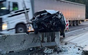 60-letni kierowca wjechał z nadmierną prędkością na betonowe separatory na A4 w Katowicach (4)