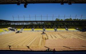 Przygotowania do ułożenia murawy na stadionie miejskim w Katowicach (6)