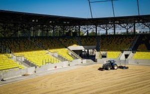 Przygotowania do ułożenia murawy na stadionie miejskim w Katowicach (7)