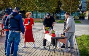 Bayer Landhaus po Kuchennych Rewolucjach częstuje potrawami na rynku w Katowicach (4)