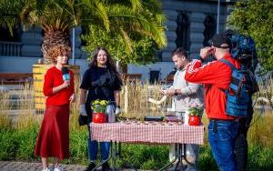 Bayer Landhaus po Kuchennych Rewolucjach częstuje potrawami na rynku w Katowicach (12)