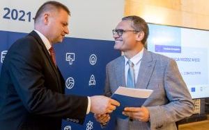 Wręczenie listów gratulacyjnych - projekty dofinansowane w walce z ubóstwem i wykluczeniem społecznym (16)