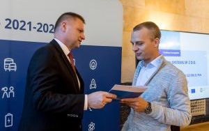 Wręczenie listów gratulacyjnych - projekty dofinansowane w walce z ubóstwem i wykluczeniem społecznym (15)