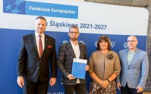 Wręczenie listów gratulacyjnych - projekty dofinansowane w walce z ubóstwem i wykluczeniem społecznym (8)