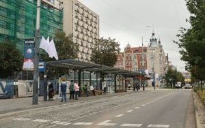 Białe flagi w centrum Katowic (8)