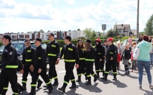 100-lecie OSP Kostuchna w Katowicach - przemarsz z kościoła pod remizę (3)