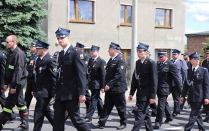 100-lecie OSP Kostuchna w Katowicach - przemarsz z kościoła pod remizę (8)