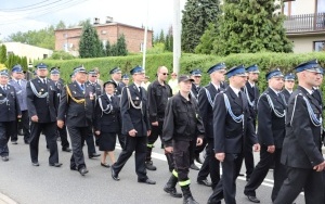 100-lecie OSP Kostuchna w Katowicach - przemarsz z kościoła pod remizę (6)