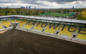 Układanie murawy na stadionie miejskim w Katowicach (14)