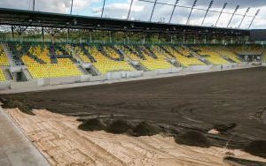 Układanie murawy na stadionie miejskim w Katowicach (12)