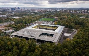 Układanie murawy na stadionie miejskim w Katowicach (10)