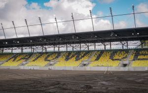 Układanie murawy na stadionie miejskim w Katowicach (6)