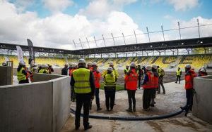 Układanie murawy na stadionie miejskim w Katowicach (4)